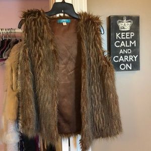 Francesca’s Fur Vest sz L